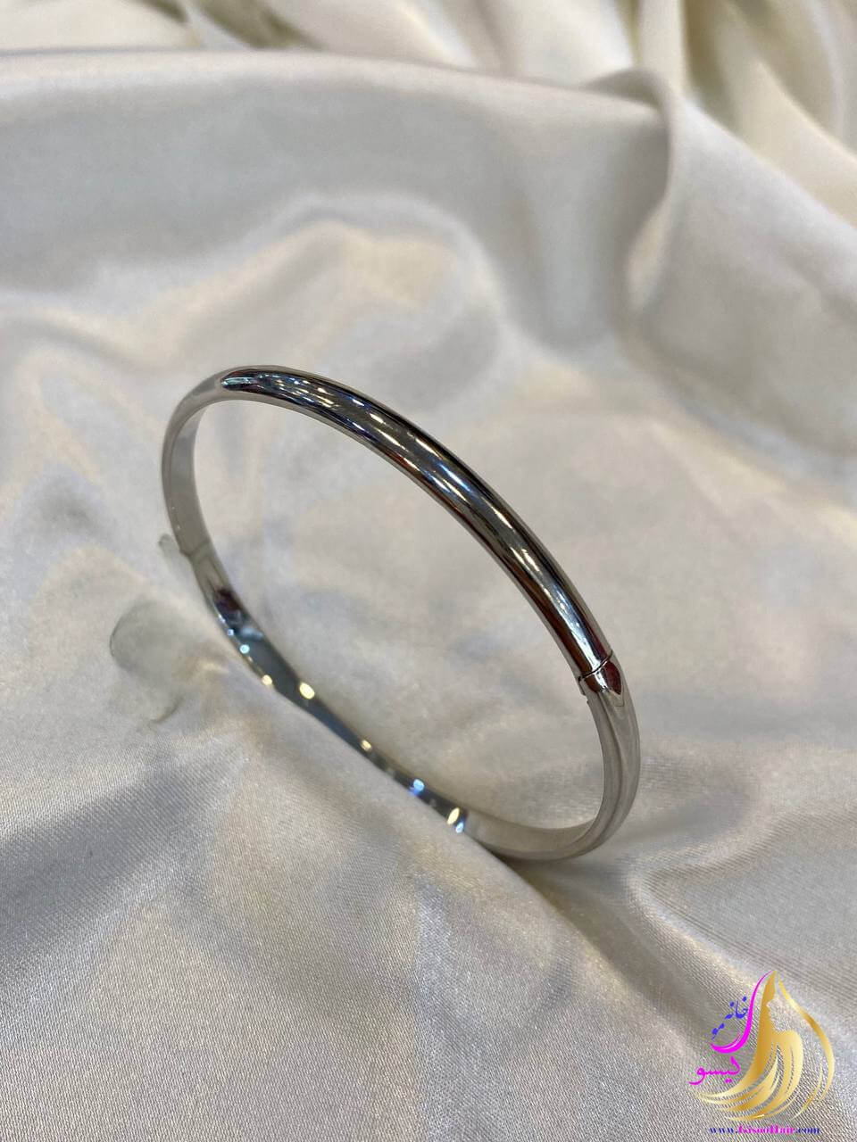 دستبند النگویی آینه ای نقره ای برند ژوپینگ دستبند النگویی آینه ای نقره ای برند ژوپینگ