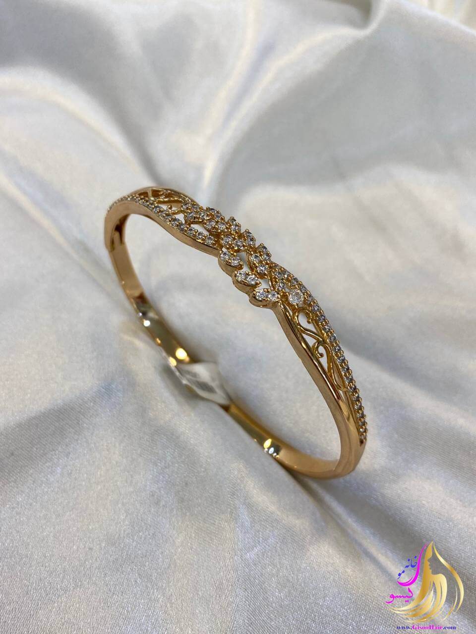 دستبند النگویی بنگل زنانه نگیندار طلایی برند ژوپینگ دستبند النگویی بنگل زنانه نگیندار طلایی برند ژوپینگ